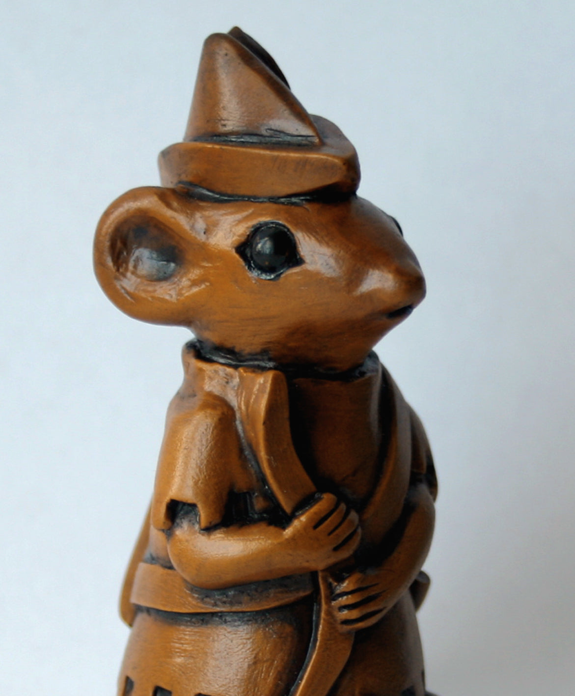 Robin Hood Mouse front right closeup